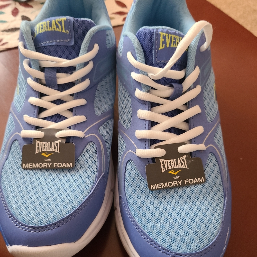 Woman's Everlast Tennis Shoes
